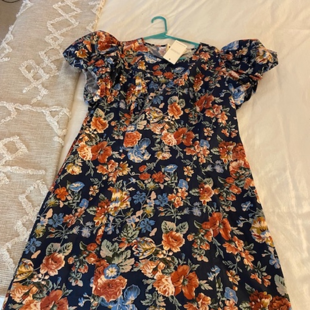 New Does short floral puff sleeve dress